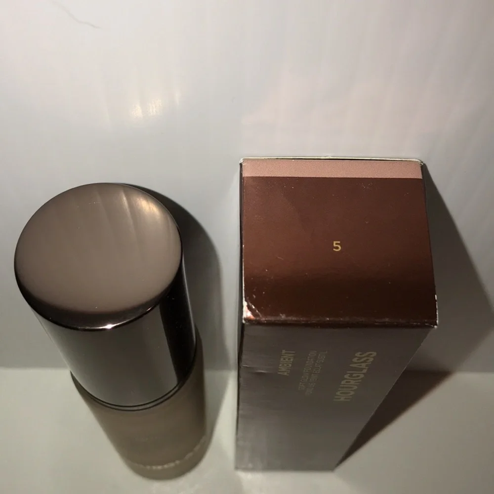 Hourglass Ambient Soft Glow Foundation shade 5 (light neutral undertone) NEW
